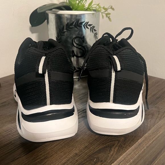 Men black sneakers /size 9 - Picture 8 of 10